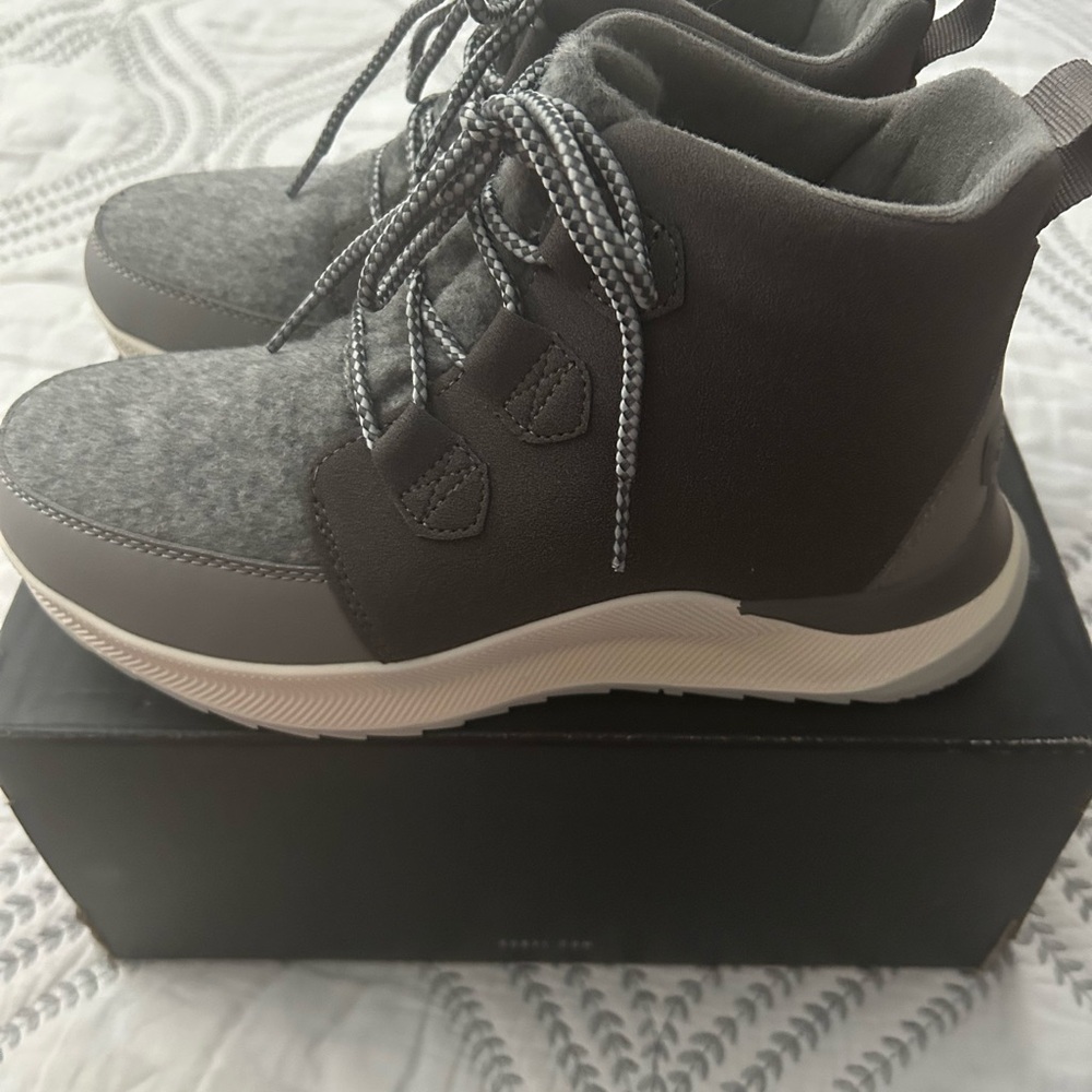 Dream Pairs Gray and Black Ankle Booties